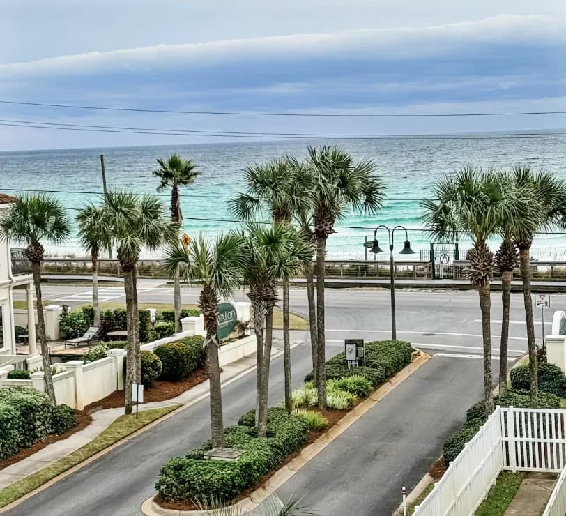 The best view of the ocean in Building one!! Gorgeous top floor views.